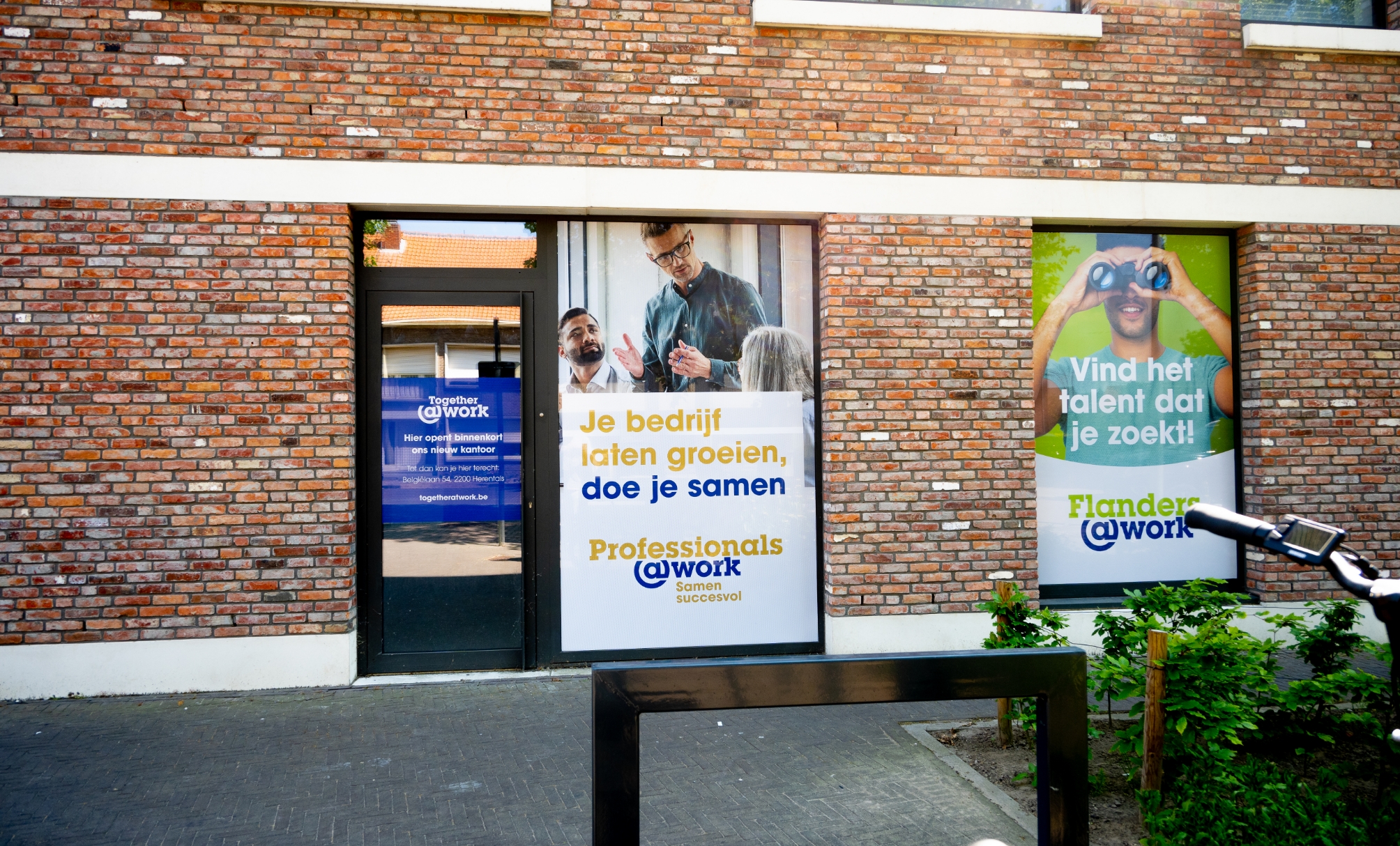 Gevel van het nieuwe Professionals@Work kantoor in Herentals.